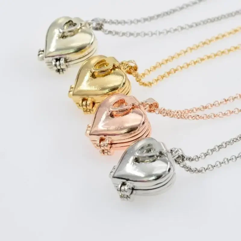 Vintage Necklace Folding Multi - Heart Locket Necklace Photo recension och pris