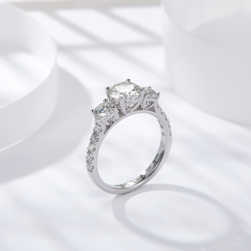 HTOTOH 3 Stone 1 Carat D Color - Moissanite Engagement Ring 1 Carat recension och pris
