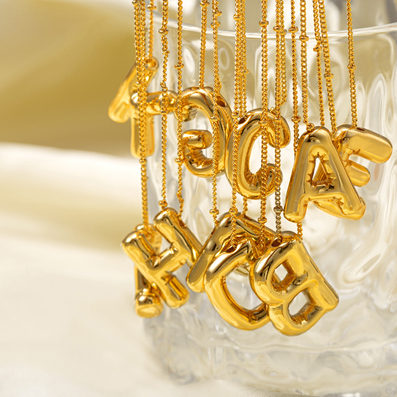 CARLIDANA Bubble 26 Letters Na - Initial Letter Necklace 18K Gold recension och pris